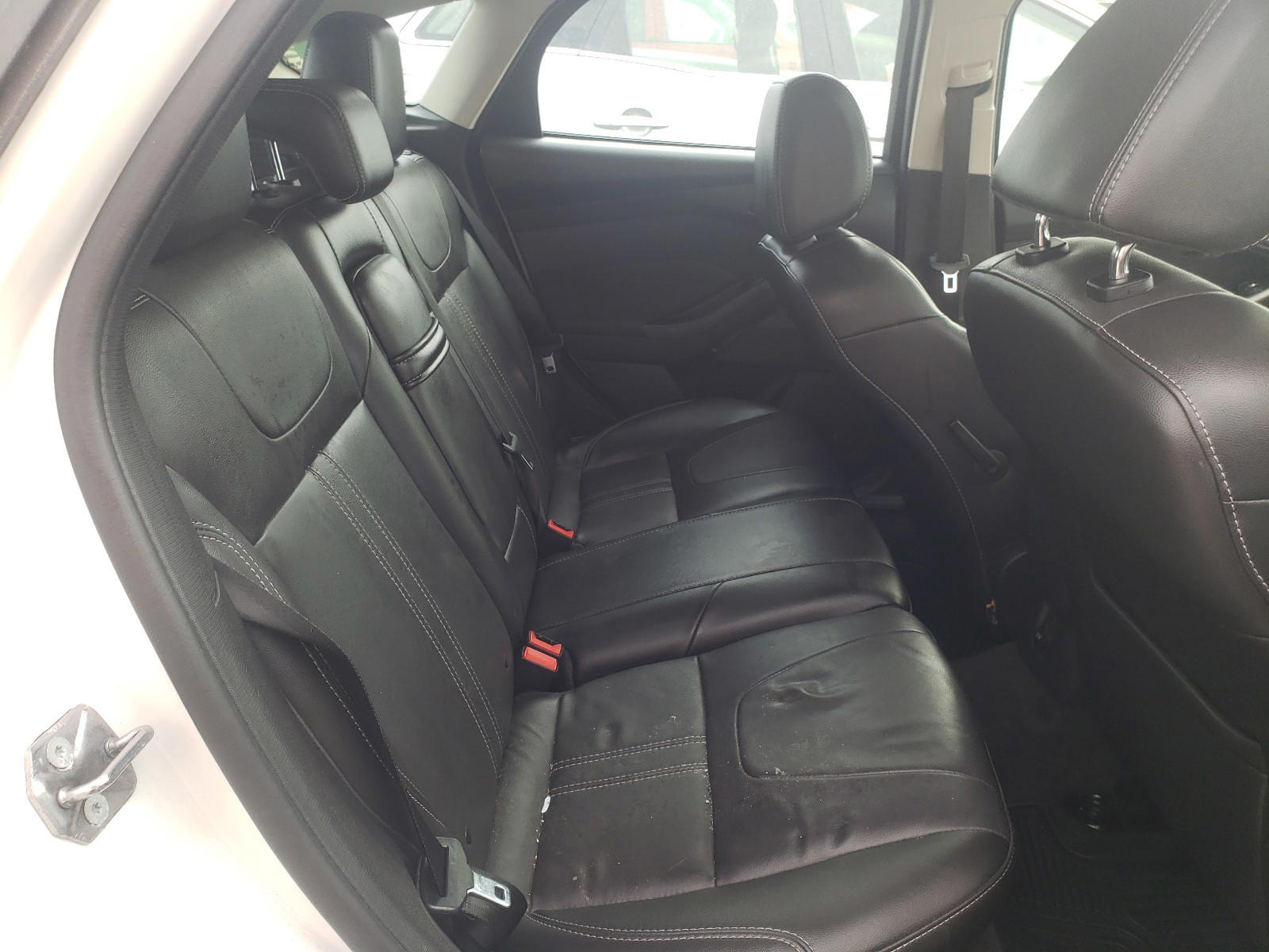 Photo 6 from auction – 2012 FORD FOCUS SEL with VIN 1FAHP3M2XCL476034