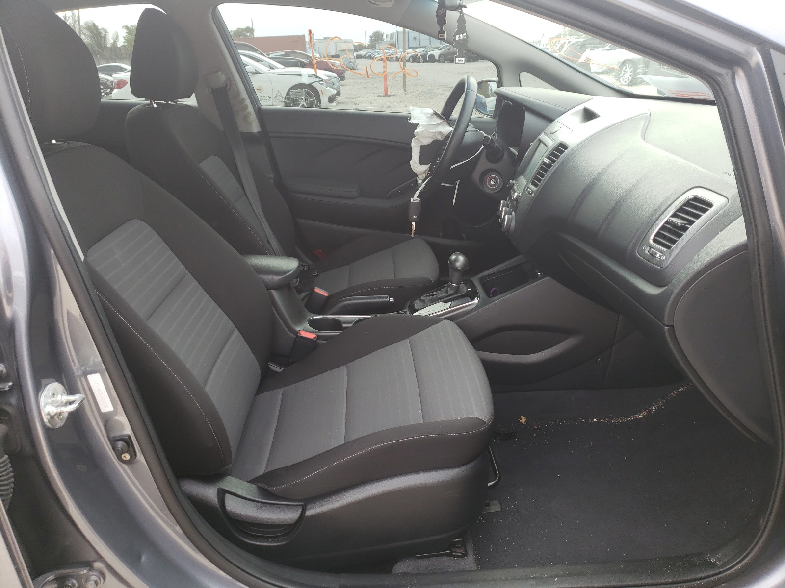 Photo 5 from auction – 2018 KIA FORTE LX with VIN 3KPFL4A70JE253932