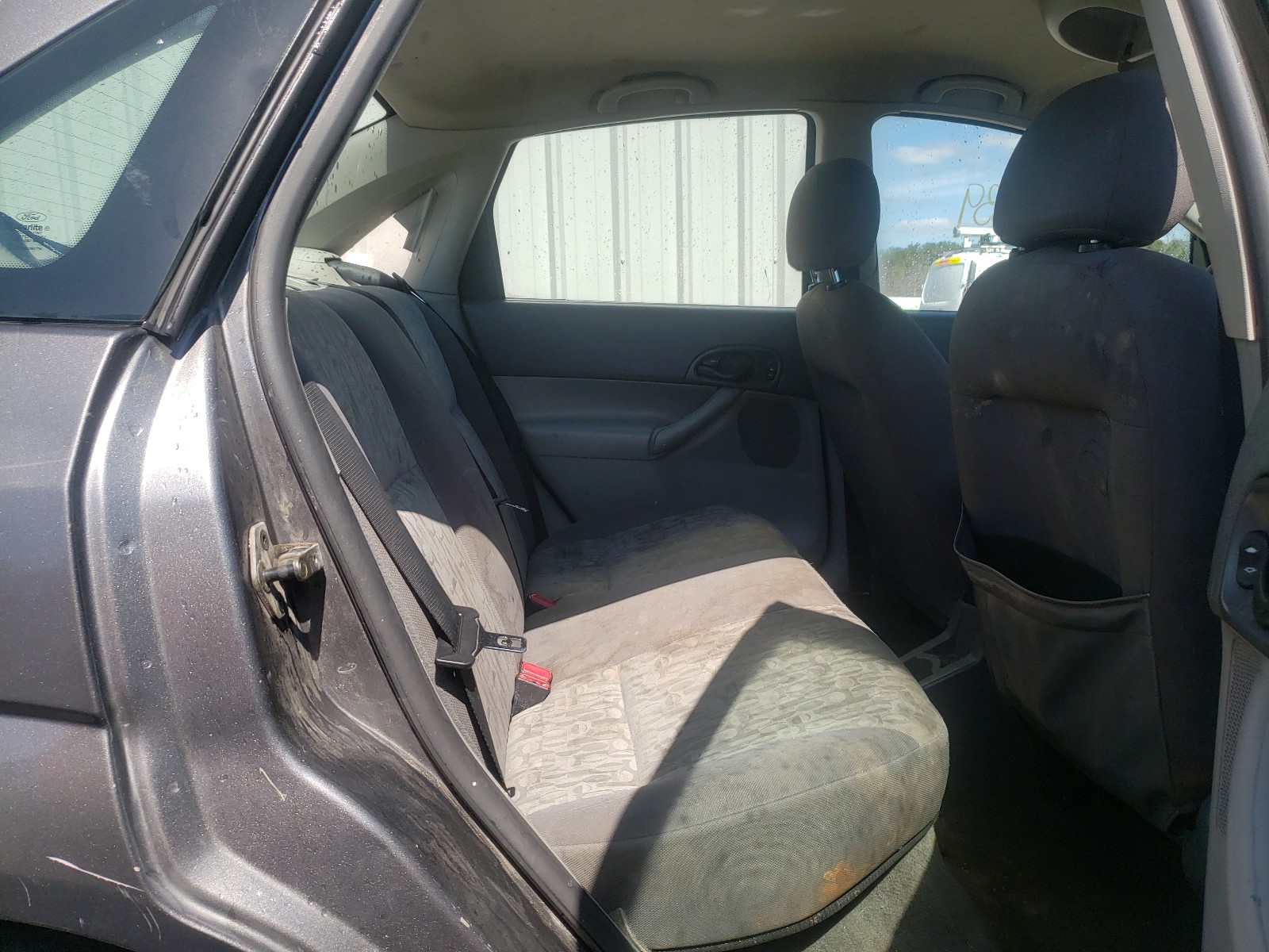 Photo 6 from auction – 2005 FORD FOCUS ZX4 with VIN 1FAFP34N45W235461