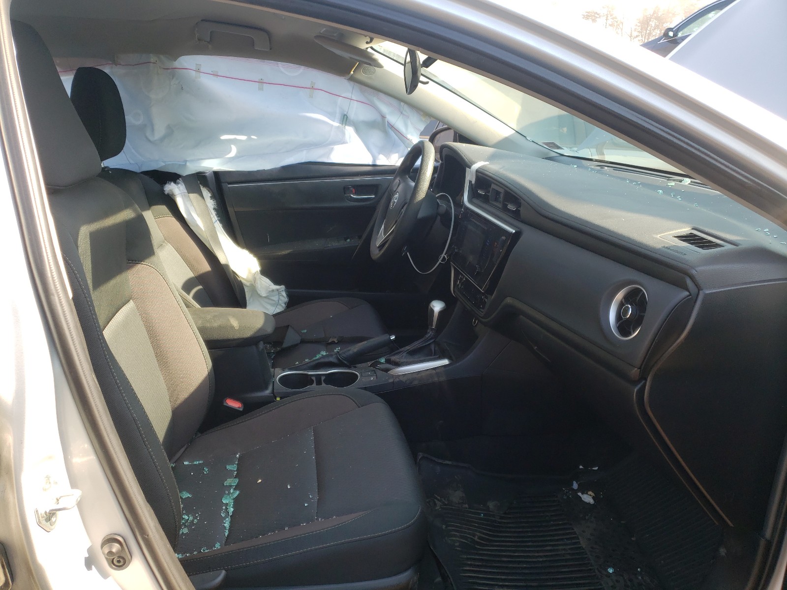 Photo 5 from auction – 2019 TOYOTA COROLLA L with VIN 2T1BURHE3KC158813