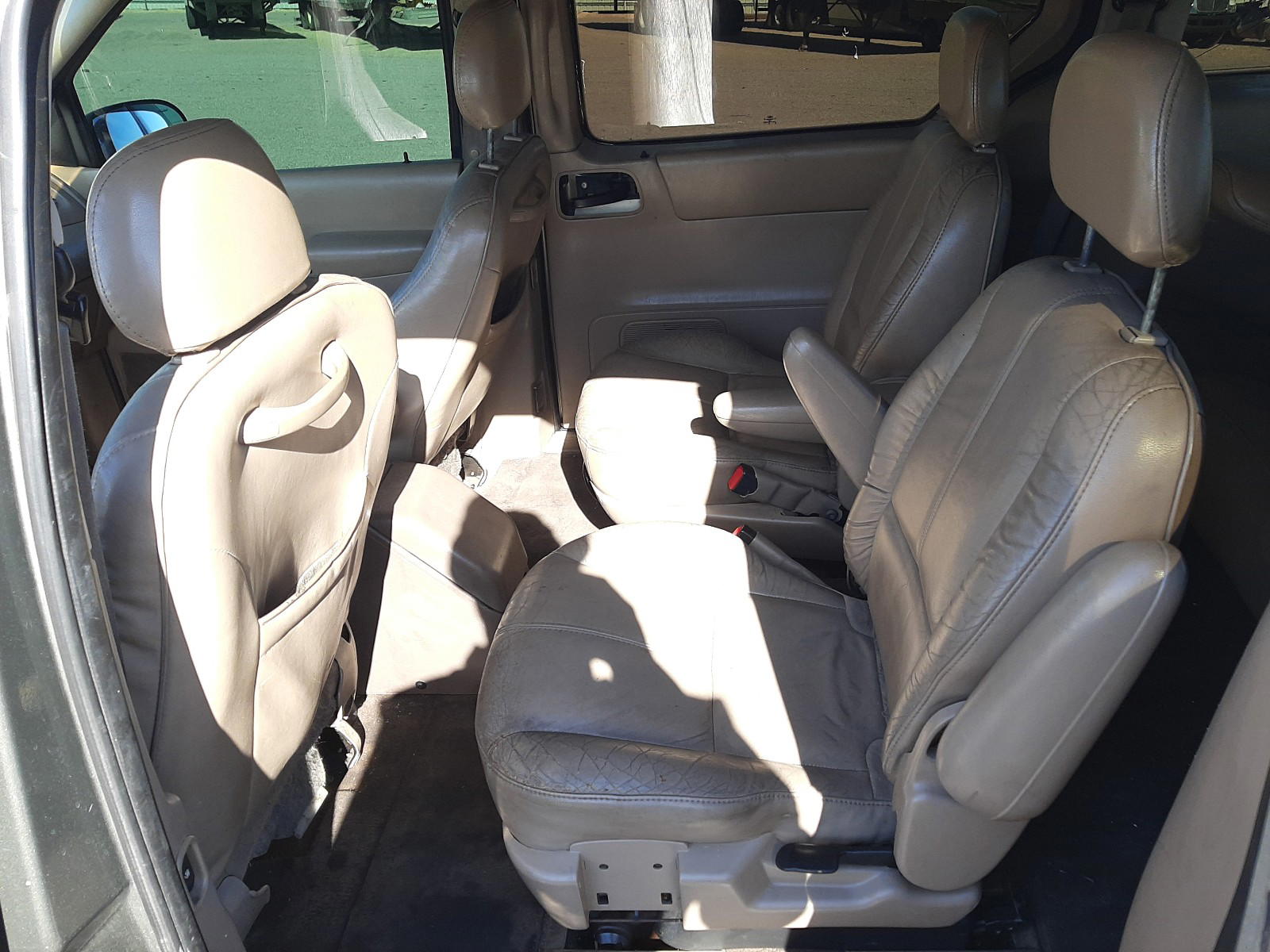 Photo 6 from auction – 2000 FORD WINDSTAR S with VIN 2FMZA5345YBC17050