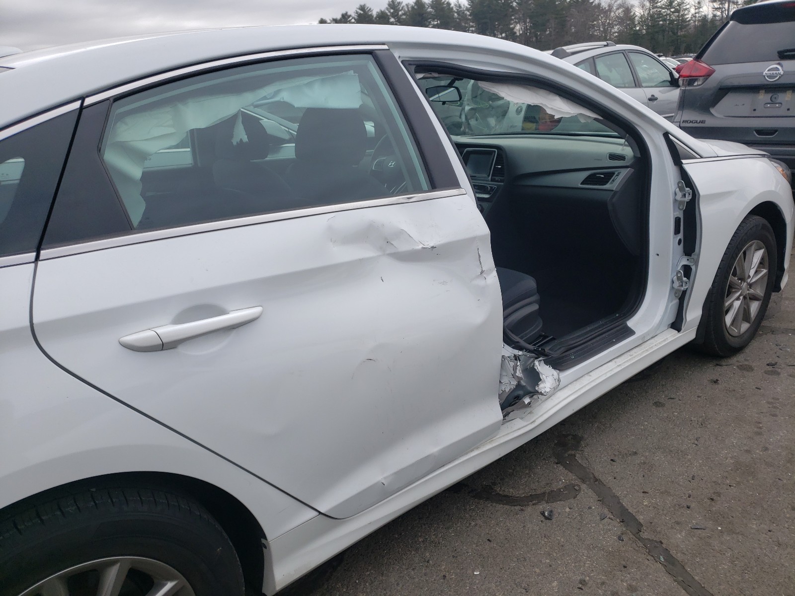 Photo 9 from auction – 2019 HYUNDAI SONATA SE with VIN 5NPE24AF5KH735279
