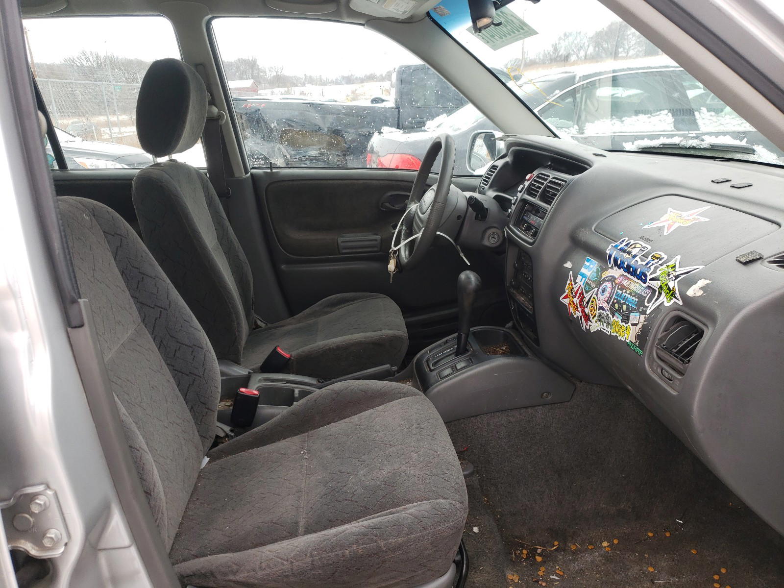 Photo 5 from auction – 2001 CHEVROLET TRACKER LT with VIN 2CNBE634716940215