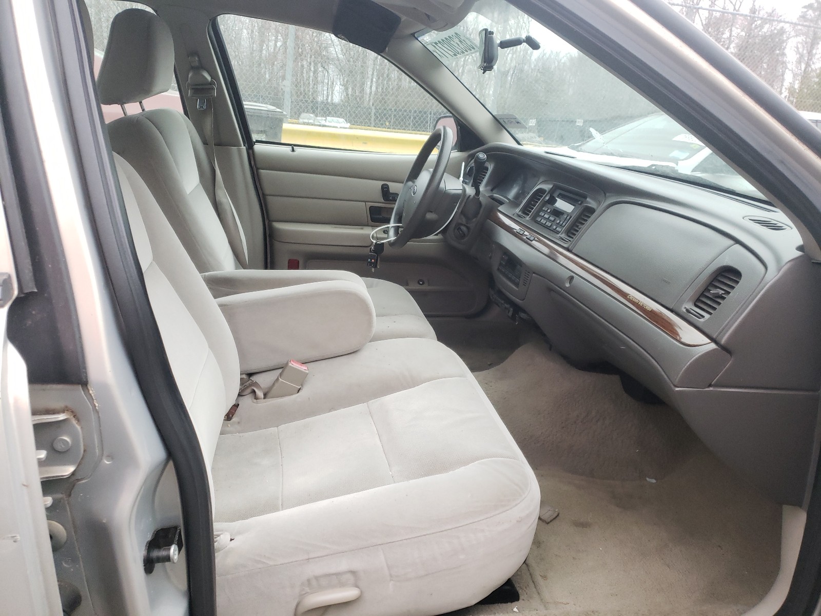 Photo 5 from auction – 2008 FORD CROWN VICT with VIN 2FAFP74V88X139543