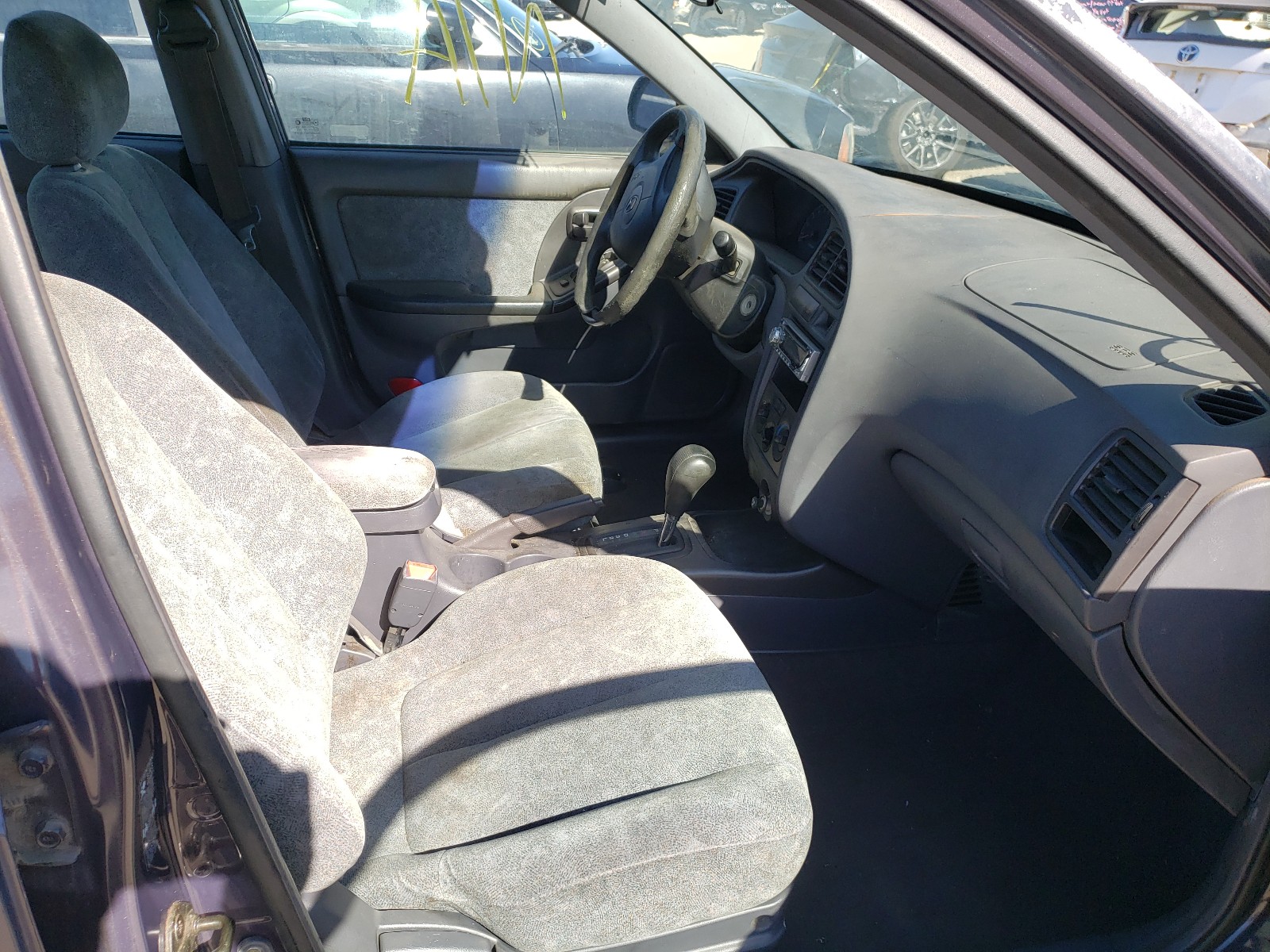 Photo 5 from auction – 2002 HYUNDAI ELANTRA with VIN KMHDN45D32U350977