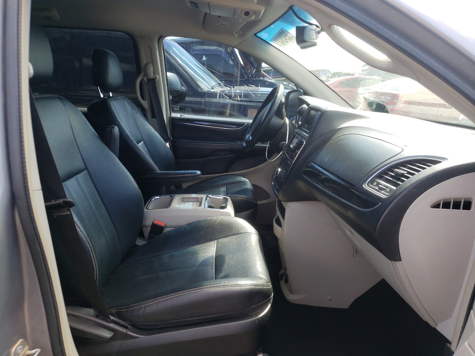 Photo 5 from auction – 2014 CHRYSLER TOWN & COU with VIN 2C4RC1BG7ER221347