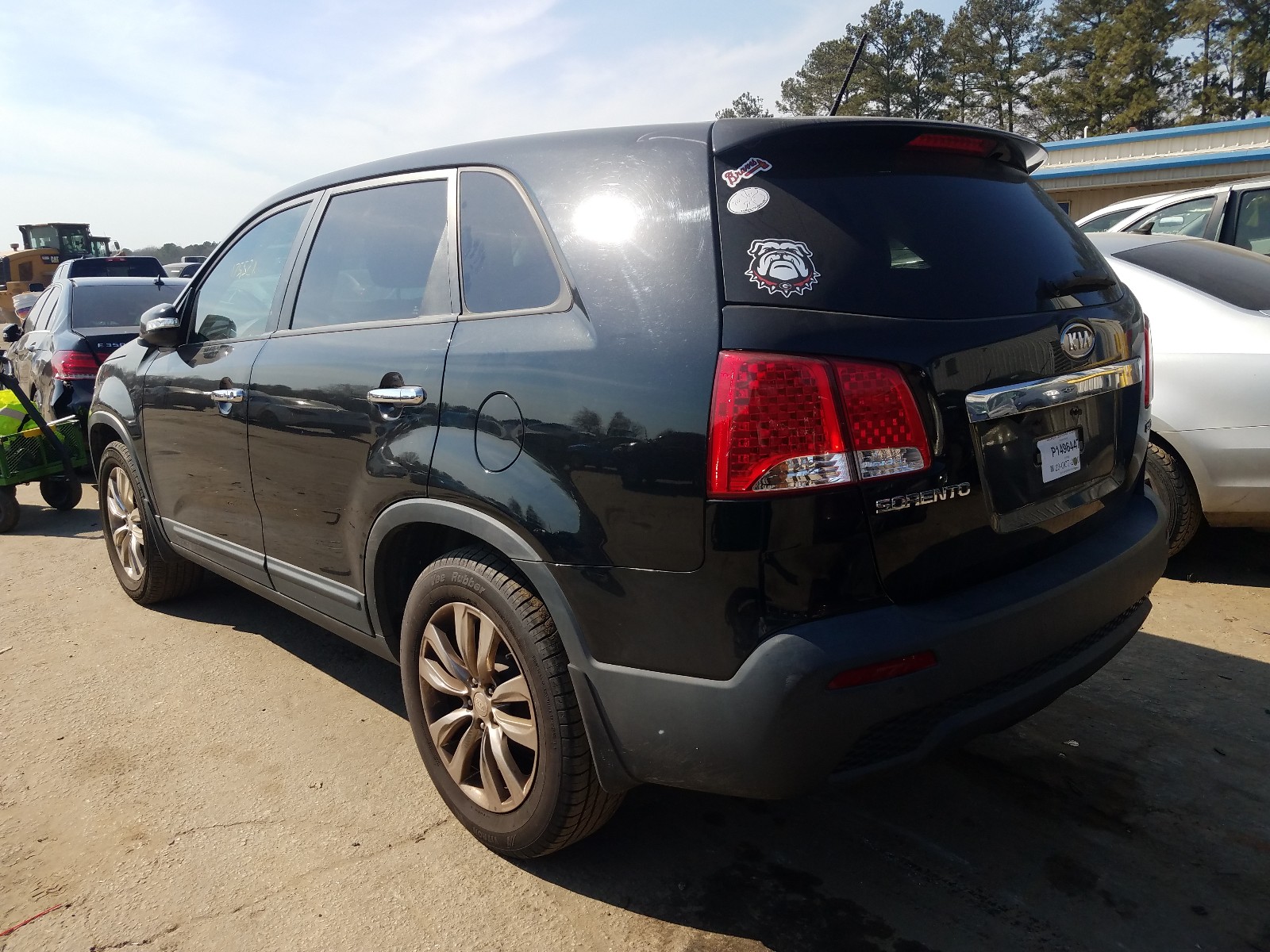 Photo 3 from auction – 2011 KIA SORENTO EX with VIN 5XYKU4A27BG004936