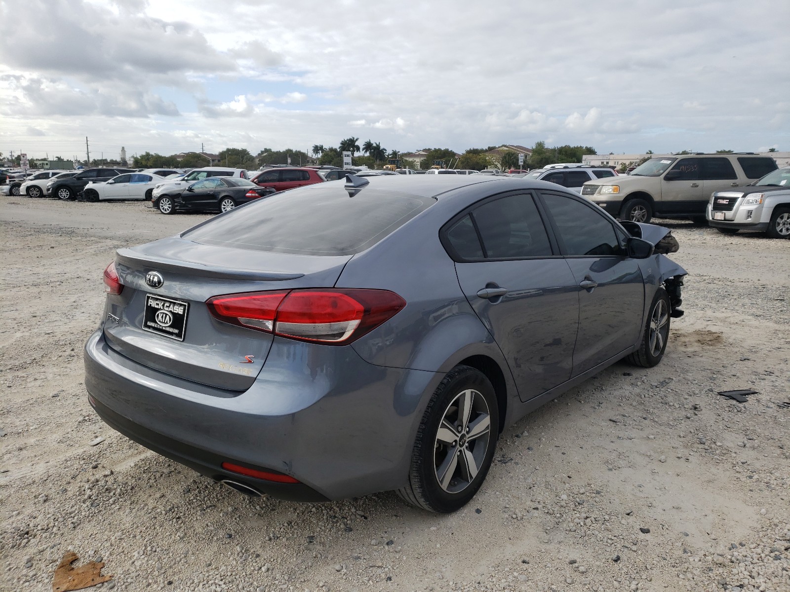 Photo 4 from auction – 2018 KIA FORTE LX with VIN 3KPFL4A70JE253932