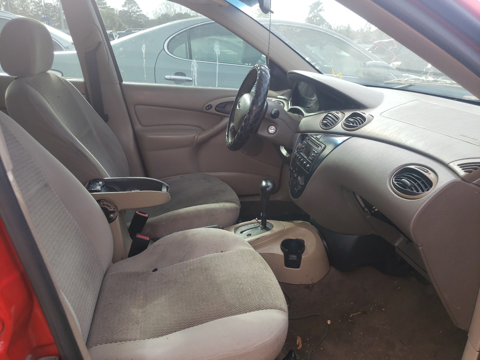 Zdjęcie 5 z aukcji – 2004 FORD FOCUS SE C z VIN 1FAFP34374W171090