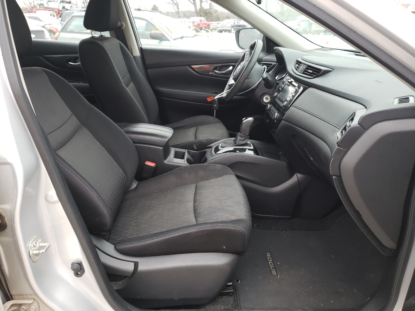 Photo 5 from auction – 2017 NISSAN ROGUE S with VIN JN8AT2MV9HW280916