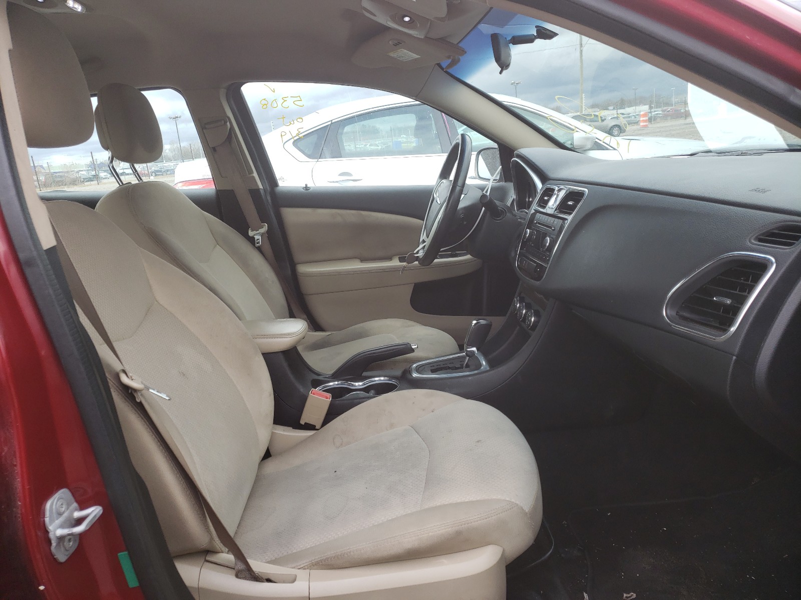 Photo 5 from auction – 2014 CHRYSLER 200 TOURIN with VIN 1C3CCBBG9EN105709