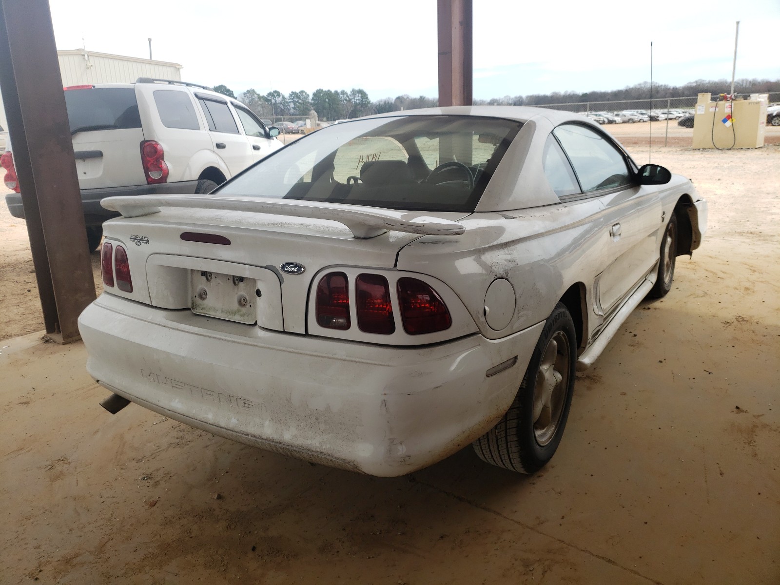 Photo 4 from auction – 1998 FORD MUSTANG with VIN 1FAFP4046WF189054