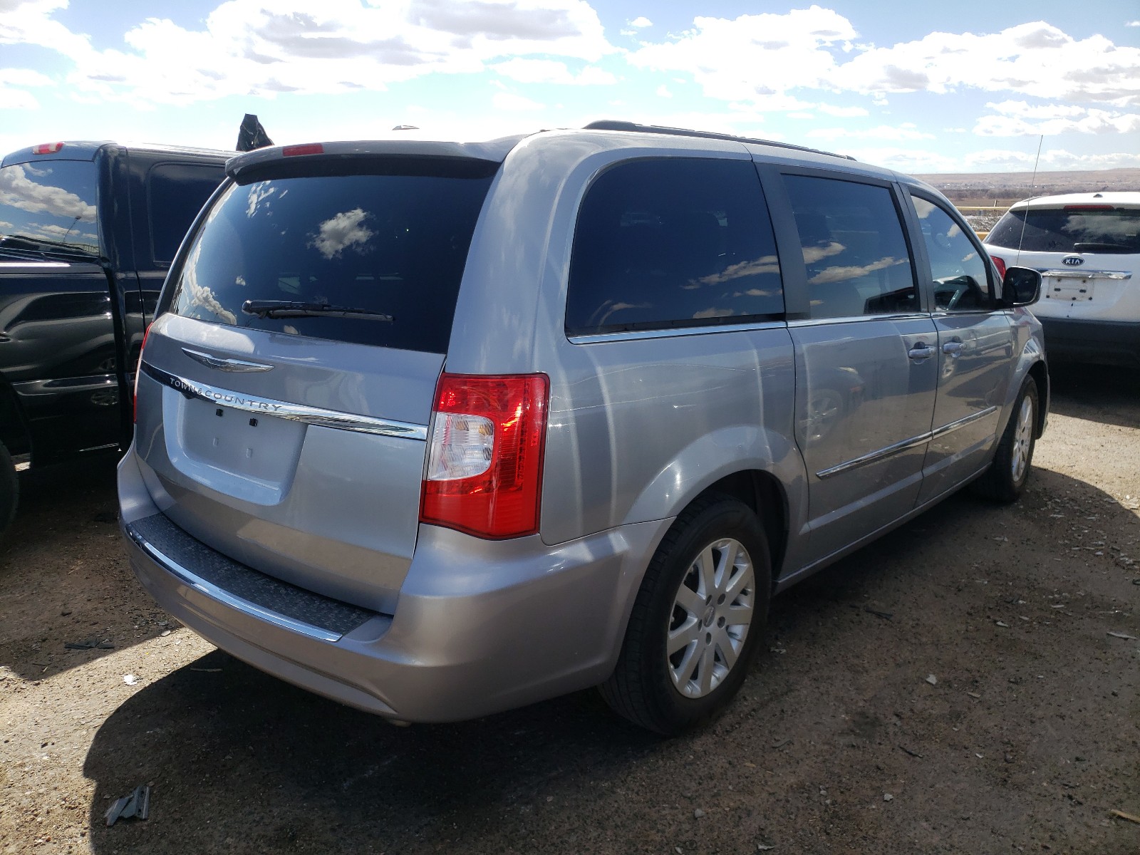 Photo 4 from auction – 2014 CHRYSLER TOWN & COU with VIN 2C4RC1BG7ER221347