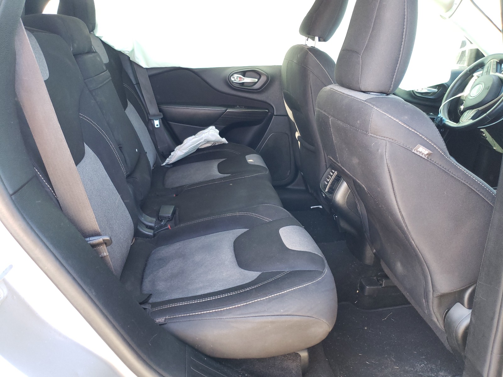 Photo 6 from auction – 2014 JEEP CHEROKEE L with VIN 1C4PJLCB8EW256465