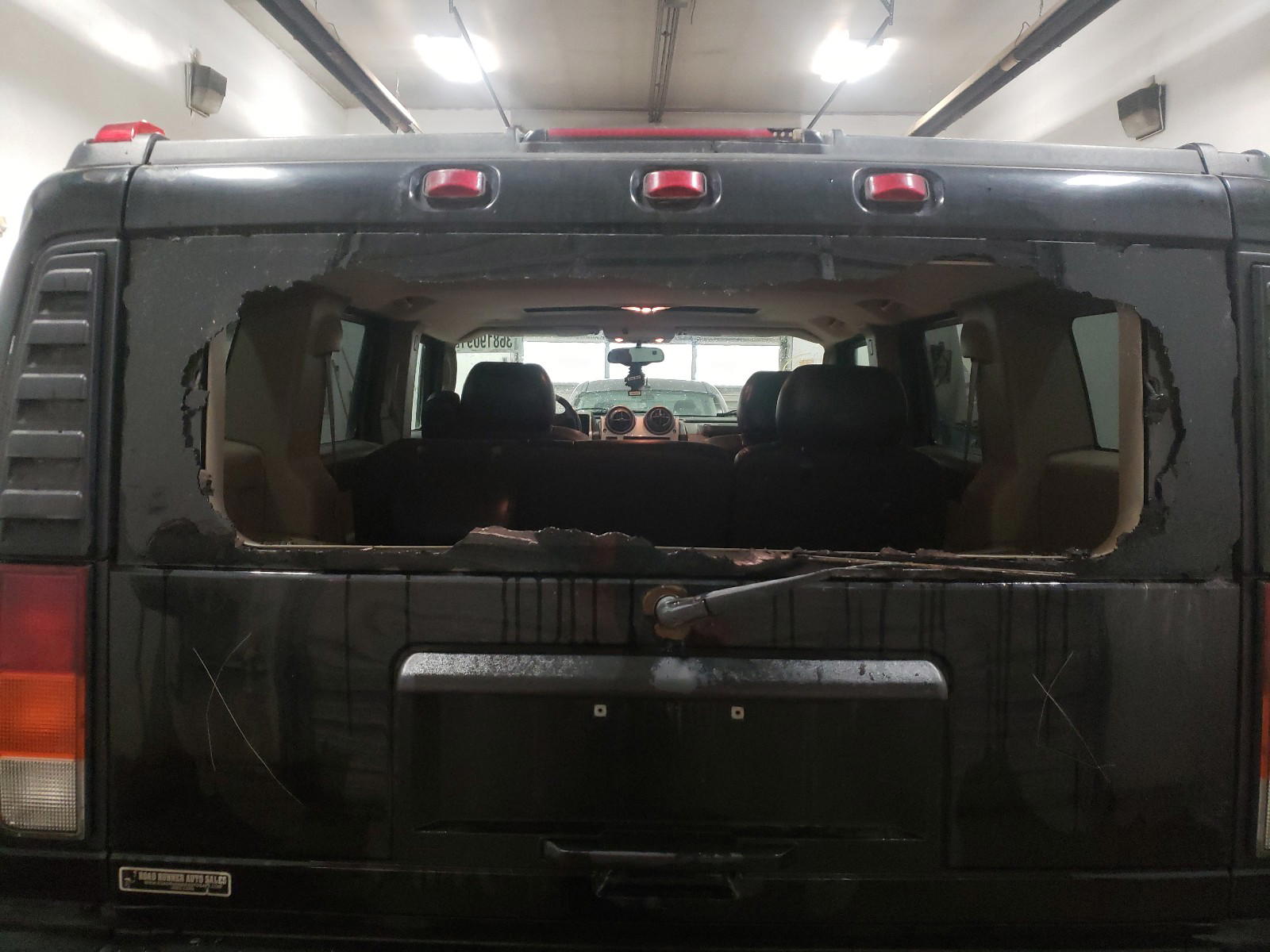 Photo 9 from auction – 2003 HUMMER H2 with VIN 5GRGN23UX3H145500