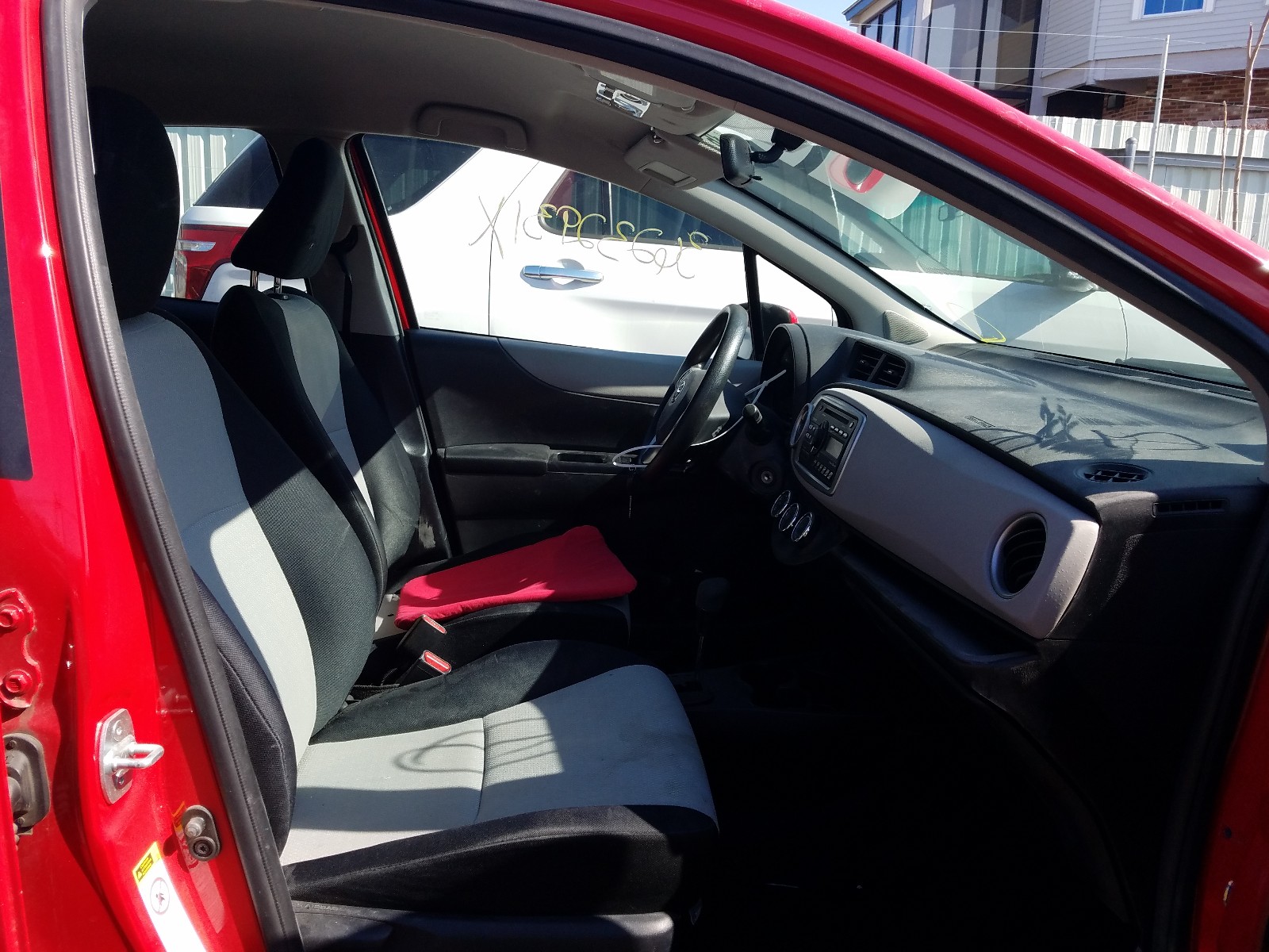 Photo 5 from auction – 2012 TOYOTA YARIS with VIN JTDKTUD3XCD507299