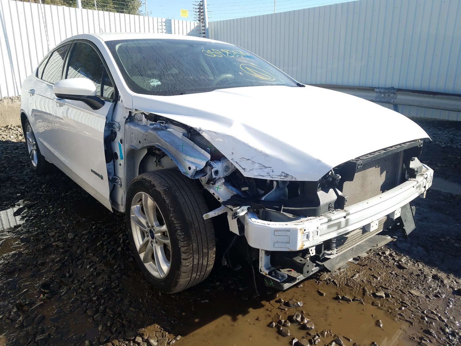FORD FUSION SE 2018 with VIN 3FA6P0LU6JR235613 - Photo from auction