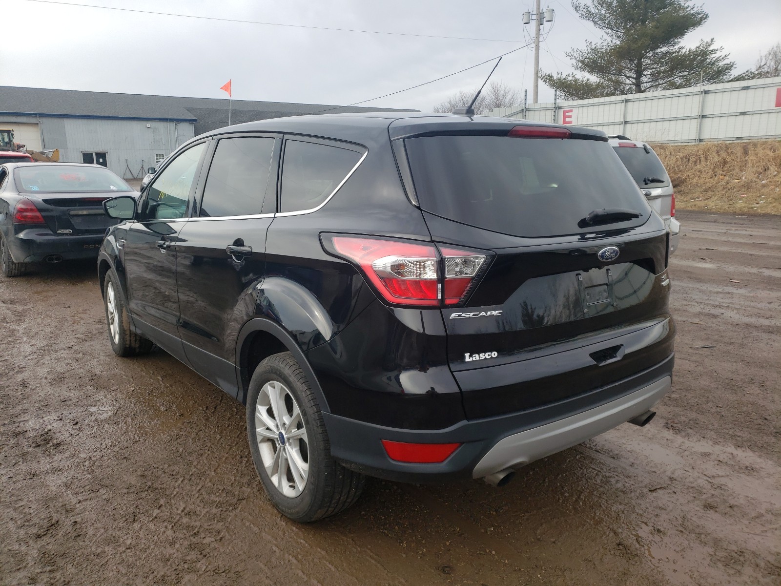 Photo 3 from auction – 2017 FORD ESCAPE SE with VIN 1FMCU0GDXHUD37138