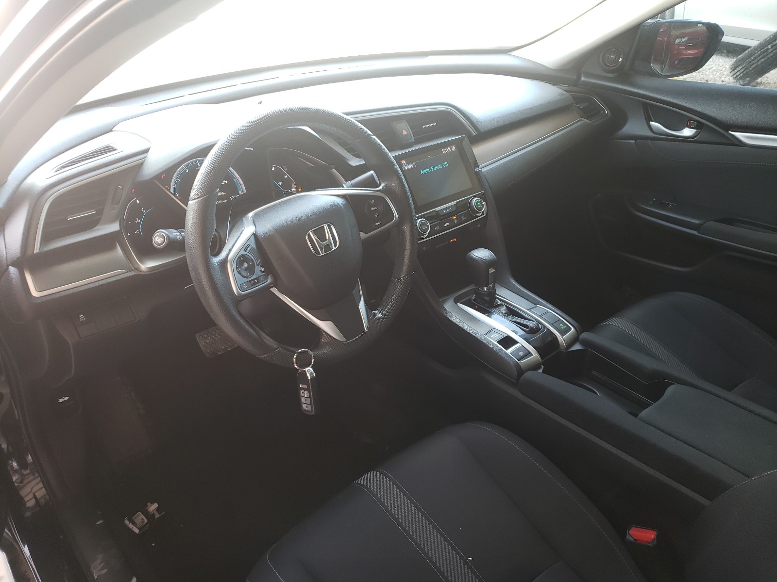 Photo 9 from auction – 2017 HONDA CIVIC EX with VIN 19XFC1F3XHE200847