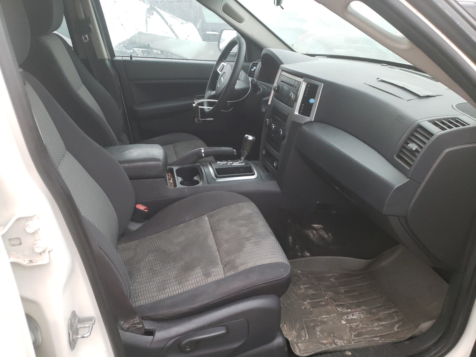 Photo 5 from auction – 2010 JEEP GRAND CHER with VIN 1J4PR4GK6AC110807