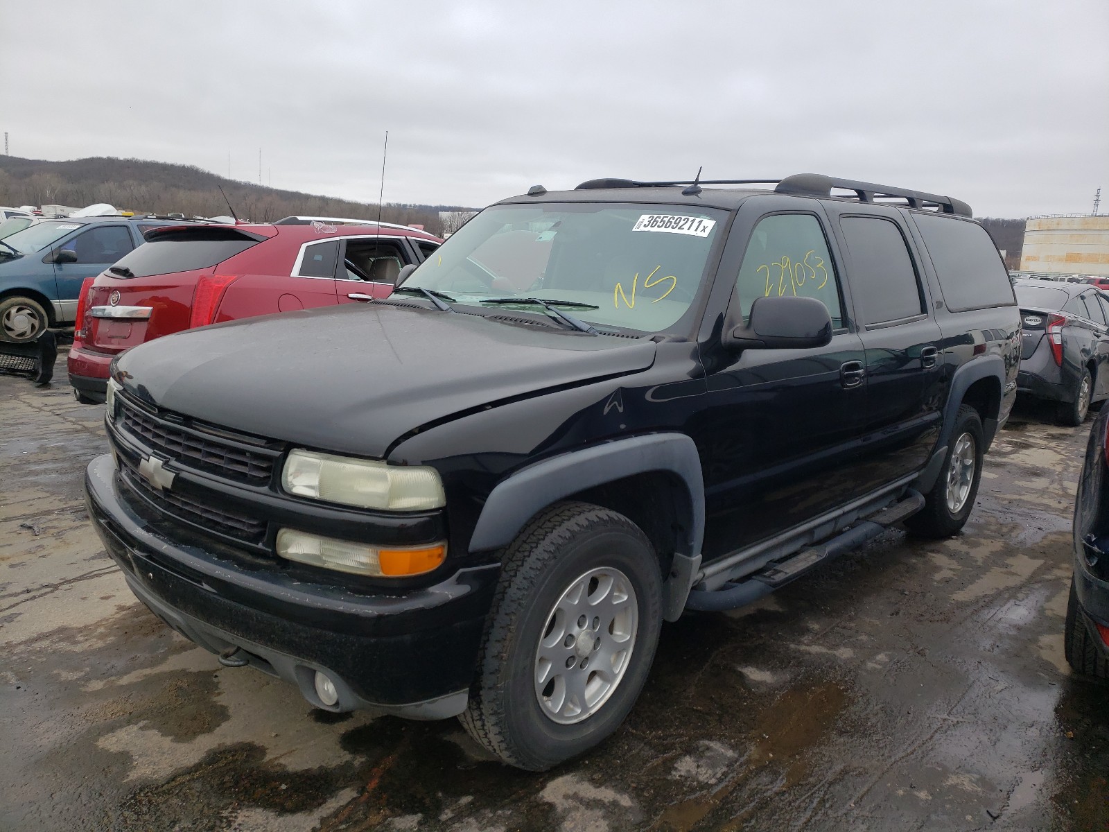 Photo 2 from auction – 2004 CHEVROLET SUBURBAN with VIN 3GNFK16Z24G268721