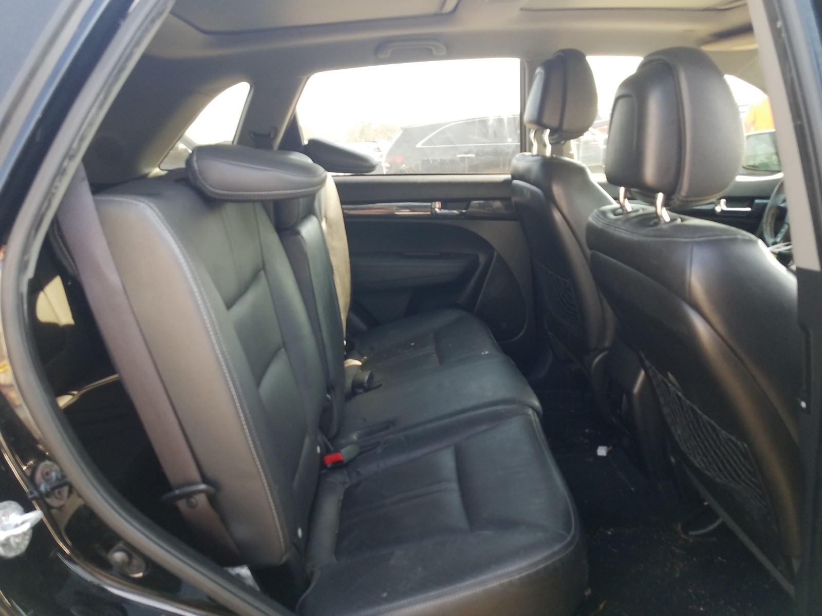Photo 6 from auction – 2011 KIA SORENTO EX with VIN 5XYKU4A27BG004936