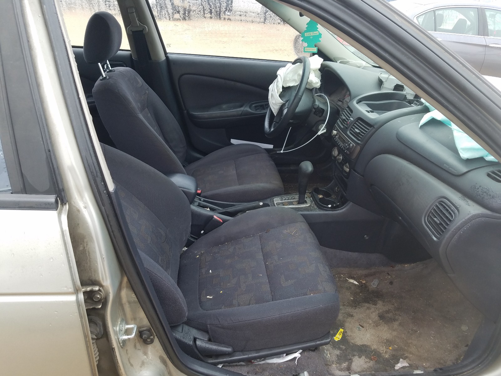 Photo 5 from auction – 2001 NISSAN SENTRA SE with VIN 3N1BB51D51L113936