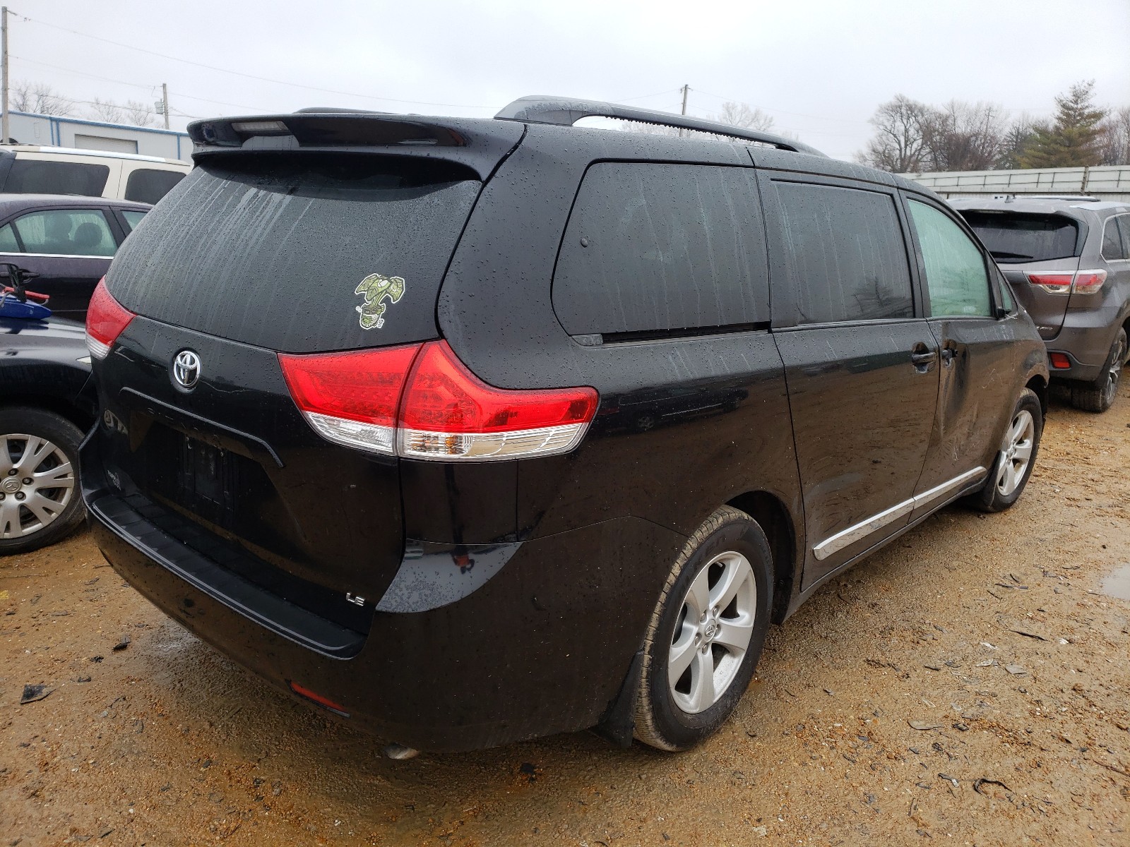 Photo 4 from auction – 2014 TOYOTA SIENNA LE with VIN 5TDKK3DC9ES526382