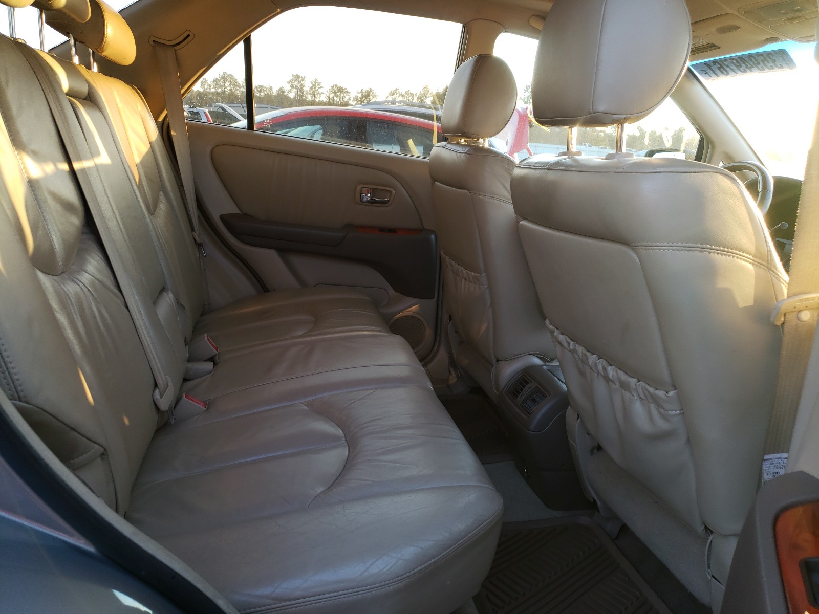 Photo 6 from auction – 2003 LEXUS RX 300 with VIN JTJHF10U530296998