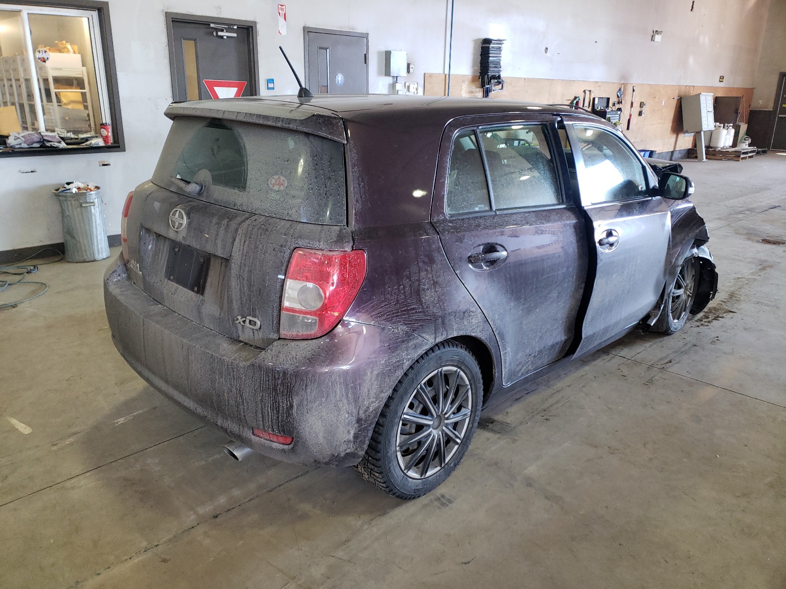Foto 4 de la subasta – 2011 TOYOTA SCION XD con VIN JTKKU4B40B1010621
