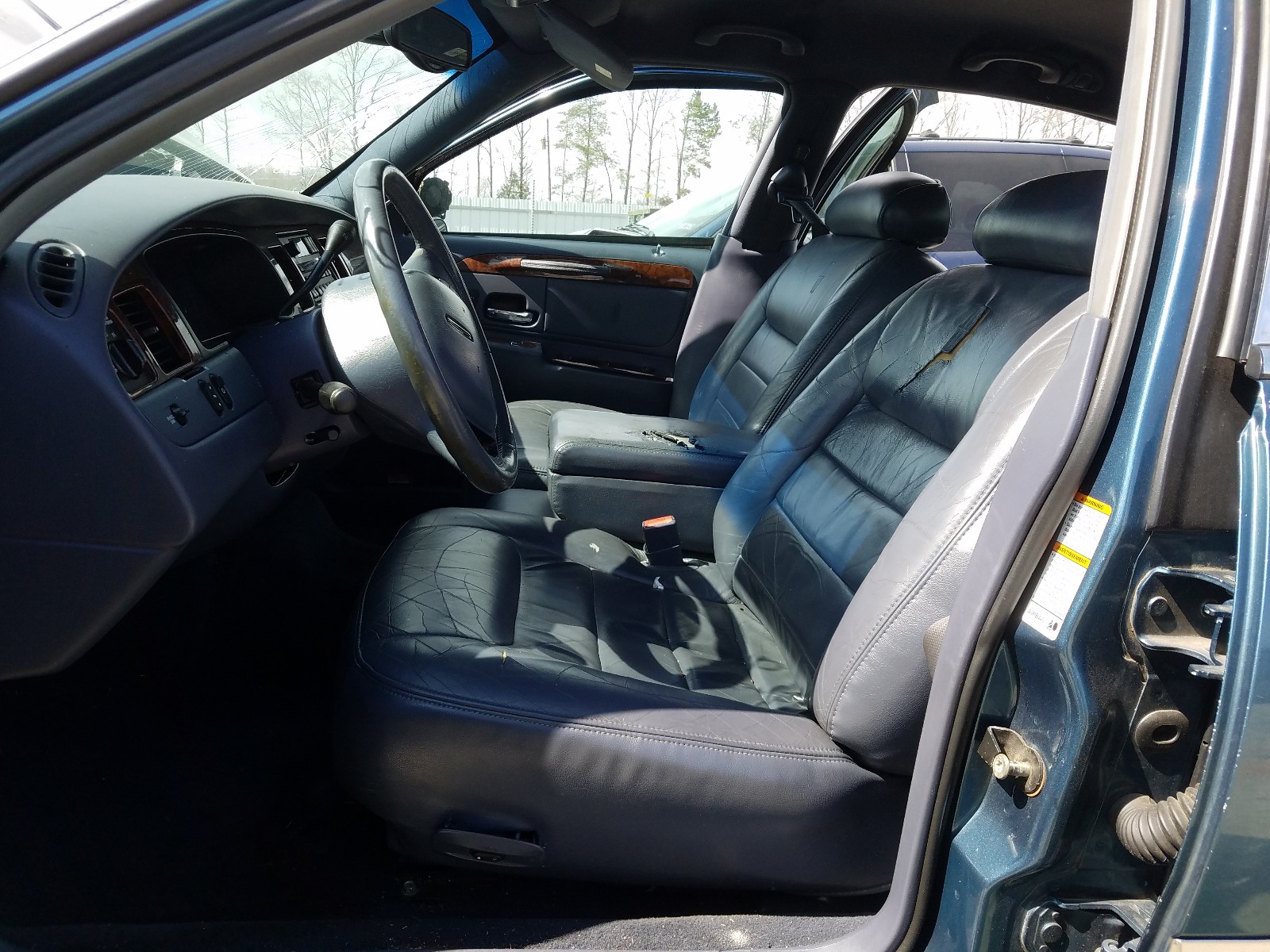 Photo 5 from auction – 2001 LINCOLN TOWN CAR E with VIN 1LNHM81W61Y651365