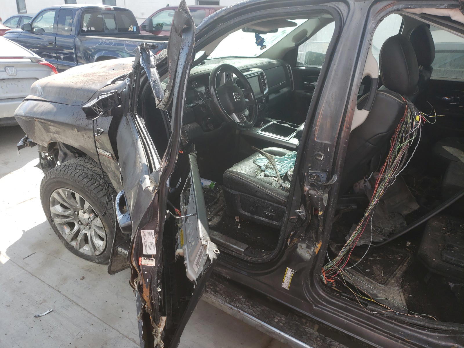 Photo 10 from auction – 2014 RAM 1500 LONGH with VIN 1C6RR7WT8ES325523