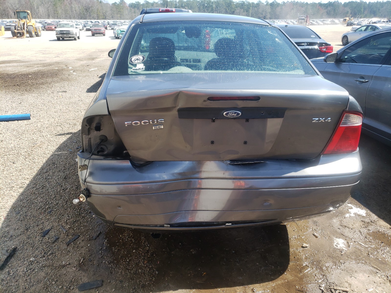 Photo 9 from auction – 2005 FORD FOCUS ZX4 with VIN 1FAFP34N45W235461