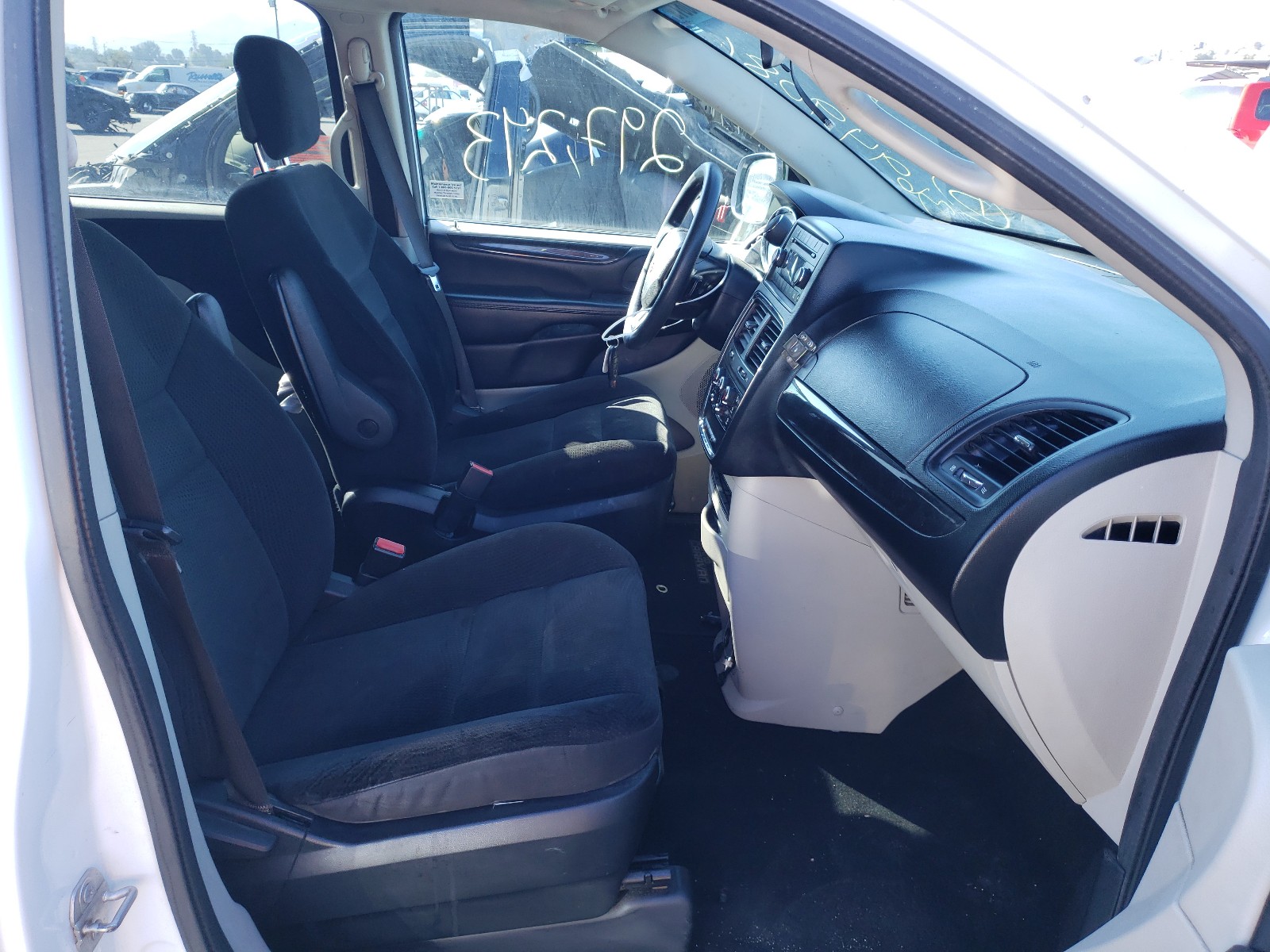 Photo 5 from auction – 2017 DODGE GRAND CARA with VIN 2C4RDGBG4HR828651
