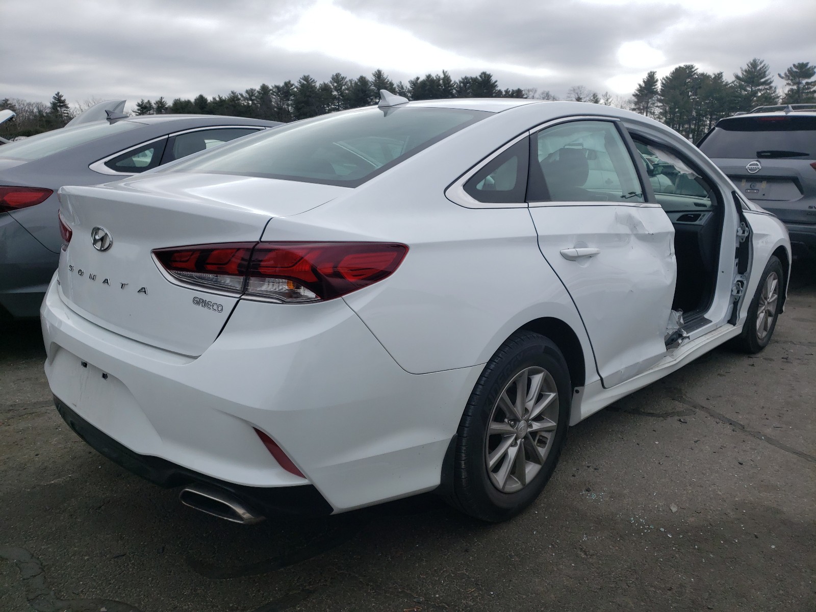 Photo 4 from auction – 2019 HYUNDAI SONATA SE with VIN 5NPE24AF5KH735279