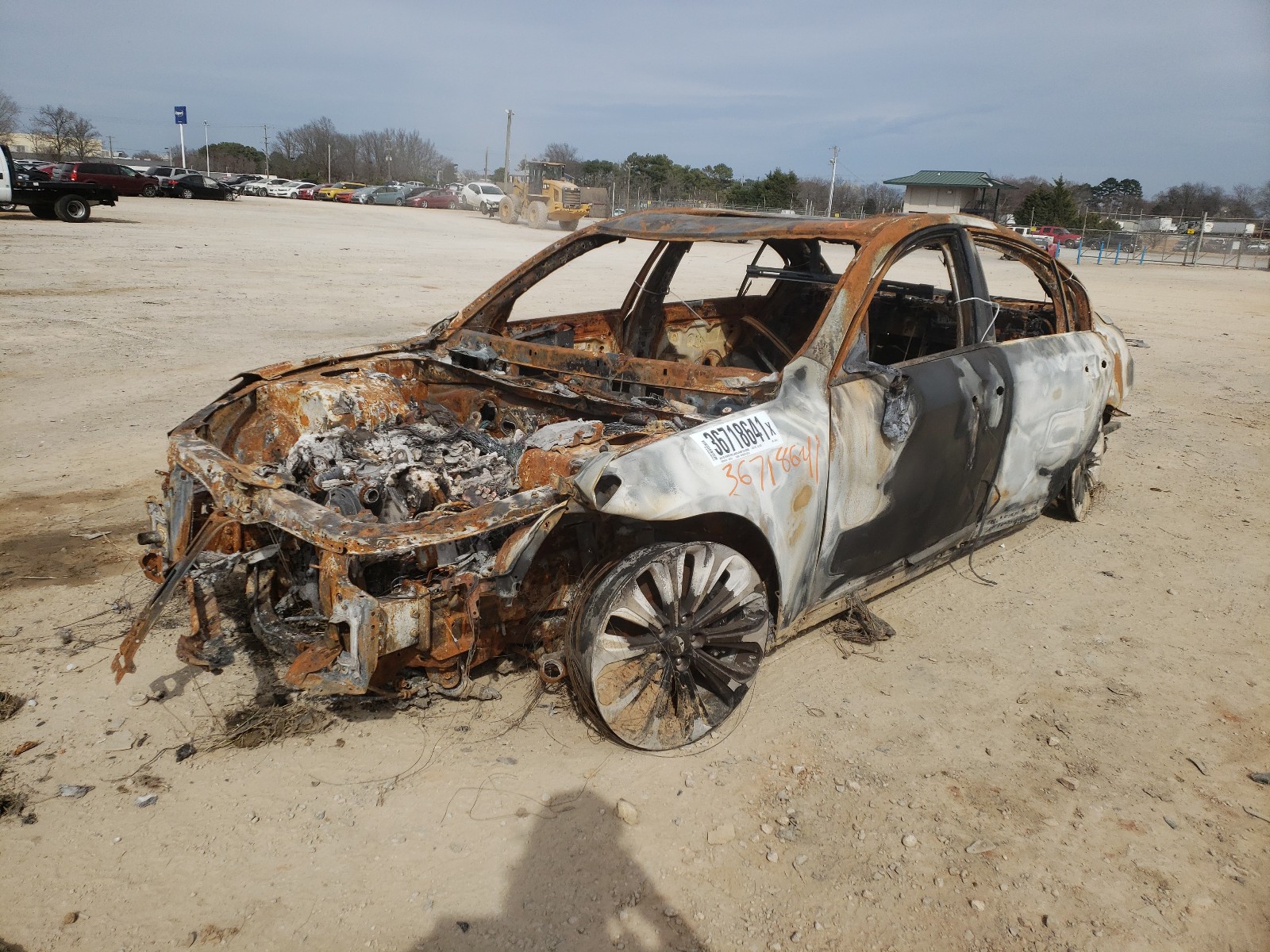 Photo 2 from auction – 2012 HYUNDAI GENESIS 5. with VIN KMHGC4DH0CU184071