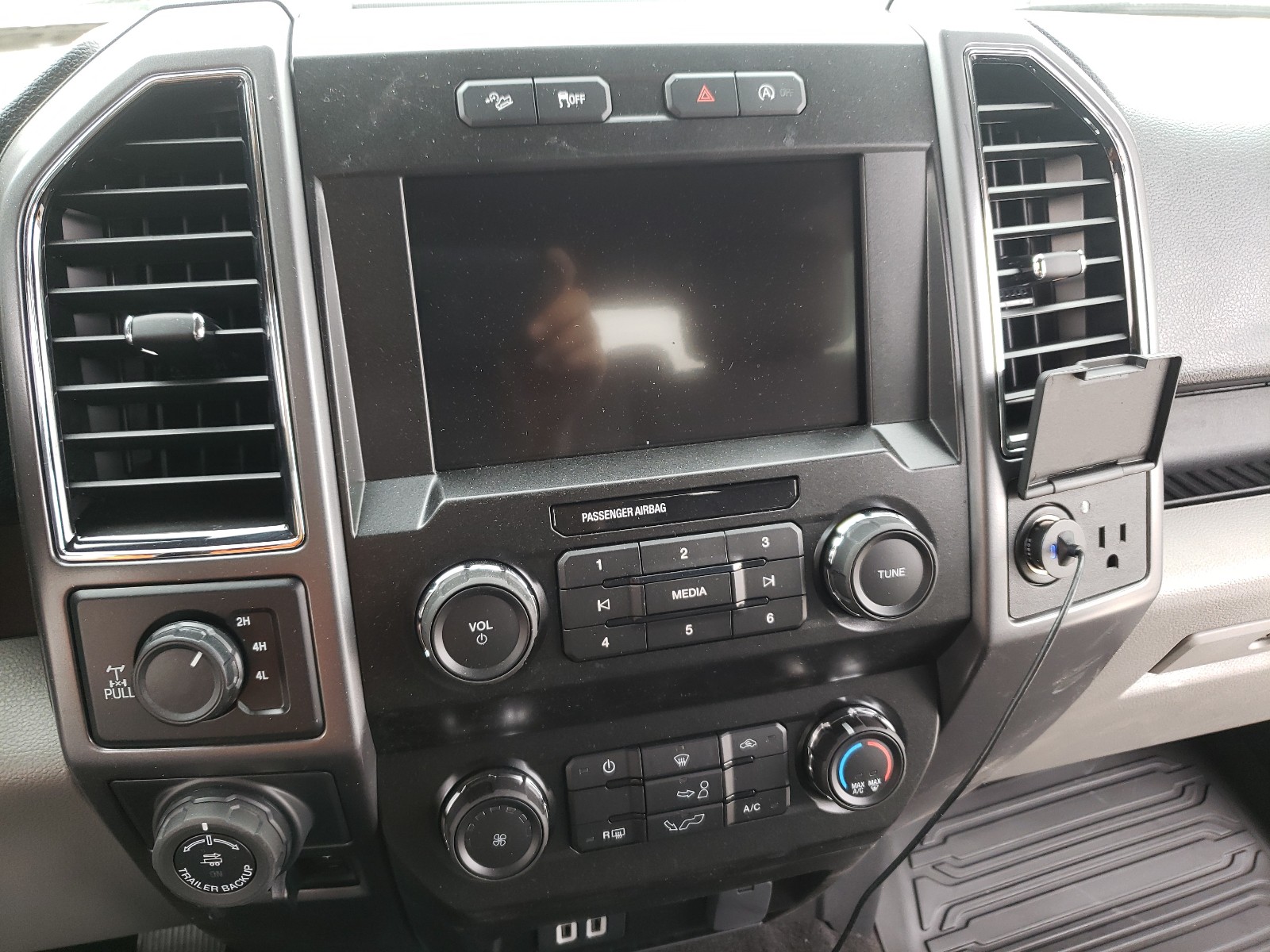 Photo 9 from auction – 2020 FORD F150 SUPER with VIN 1FTEW1E45LKD81892