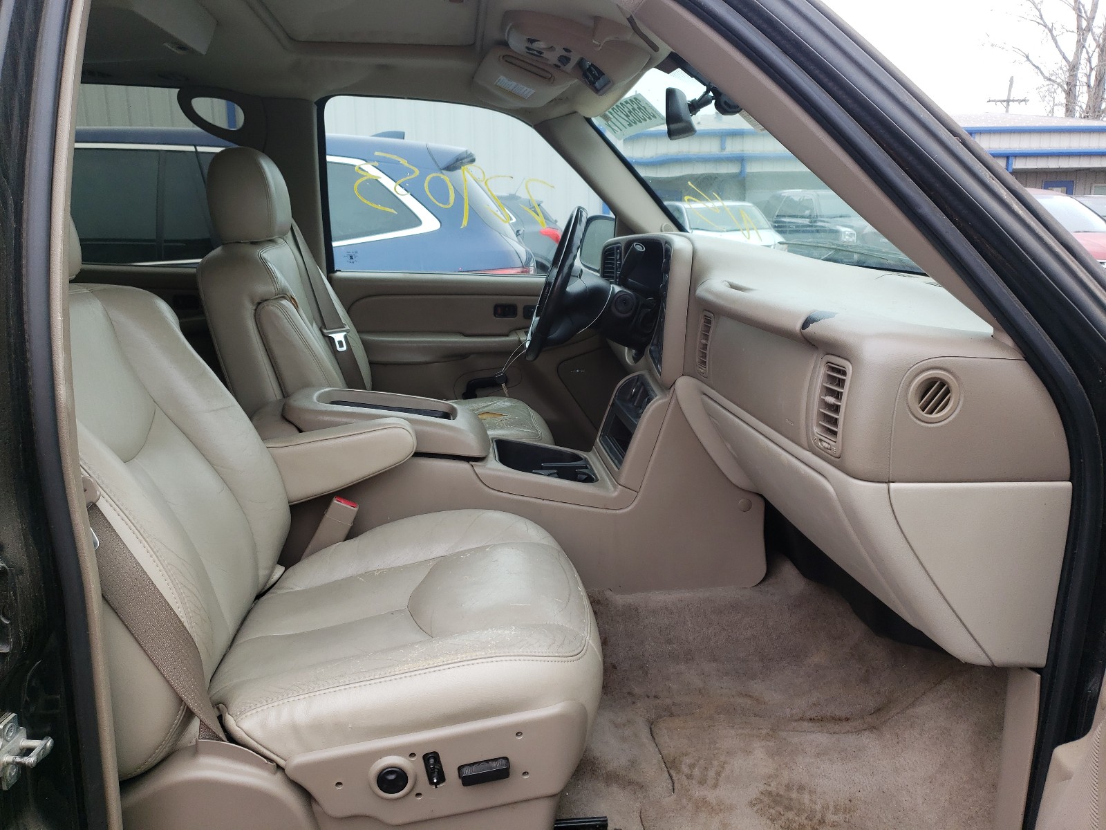 Photo 5 from auction – 2004 CHEVROLET SUBURBAN with VIN 3GNFK16Z24G268721