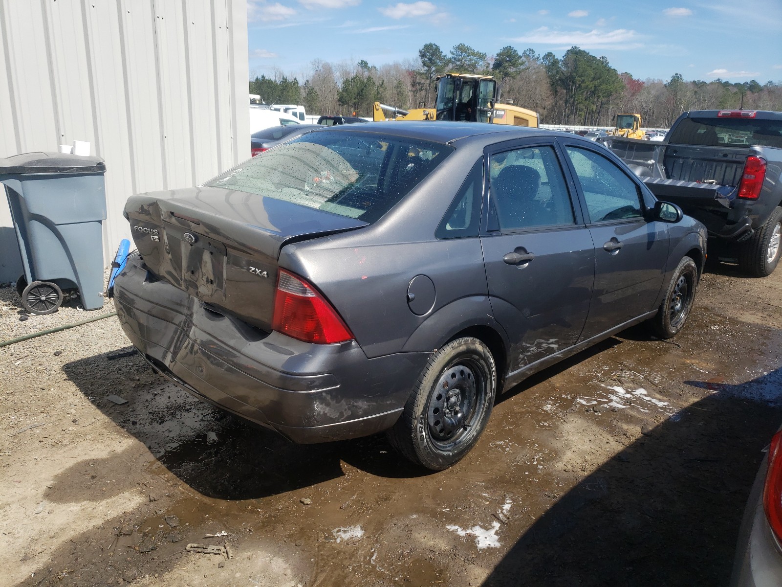 Photo 4 from auction – 2005 FORD FOCUS ZX4 with VIN 1FAFP34N45W235461