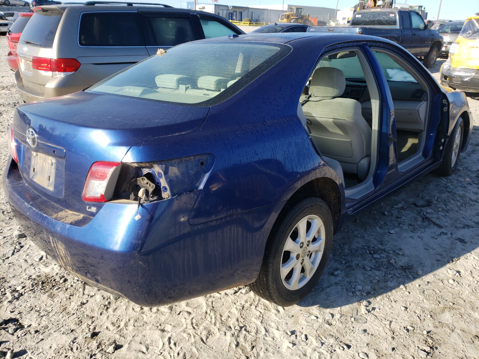Photo 4 from auction – 2010 TOYOTA CAMRY BASE with VIN 4T1BF3EK4AU557695