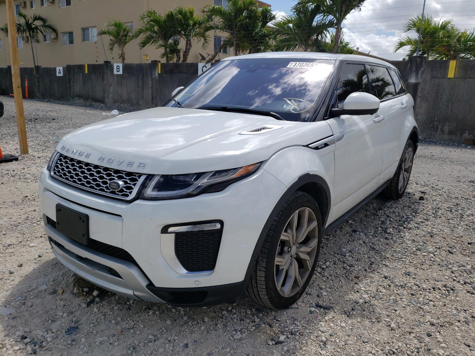 Photo 2 from auction – 2017 LAND ROVER RANGE ROVE with VIN SALVE2BG6HH242925