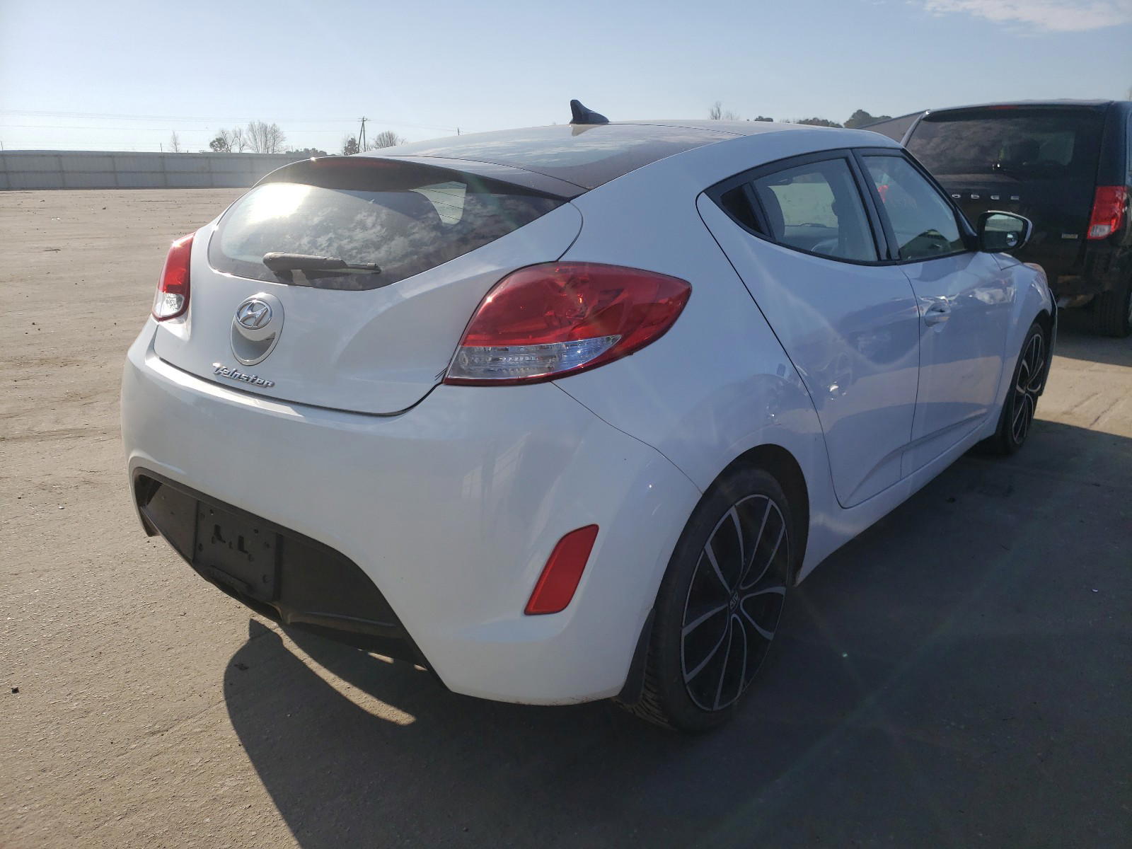Photo 4 from auction – 2013 HYUNDAI VELOSTER with VIN KMHTC6AD2DU157225