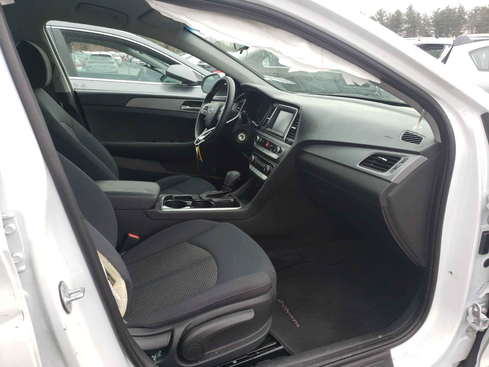 Photo 5 from auction – 2019 HYUNDAI SONATA SE with VIN 5NPE24AF5KH735279
