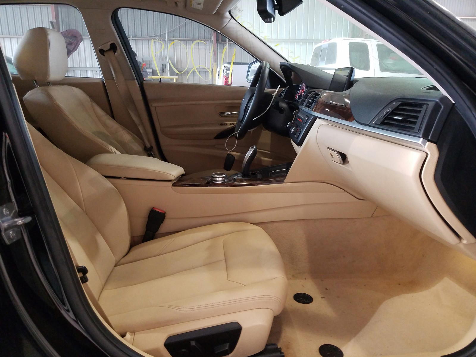 Photo 5 from auction – 2014 BMW 320 I with VIN WBA3B1G54ENN90337
