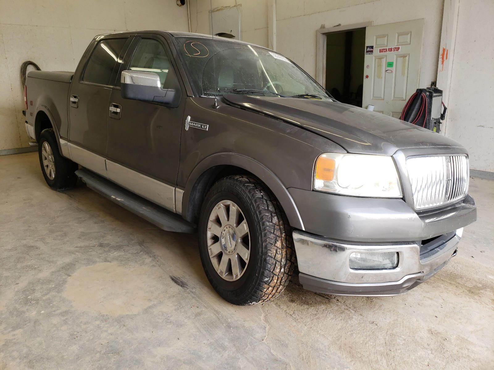 LINCOLN MARK LT 2006 with VIN 5LTPW16516FJ07602 - Photo from auction