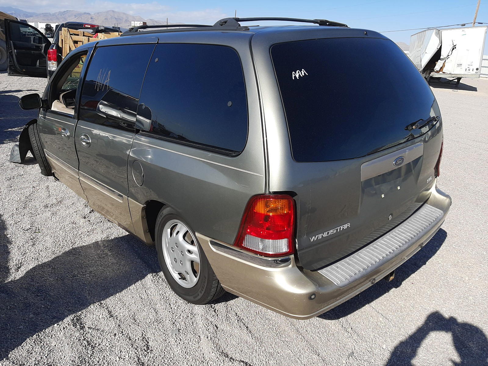 Photo 3 from auction – 2000 FORD WINDSTAR S with VIN 2FMZA5345YBC17050