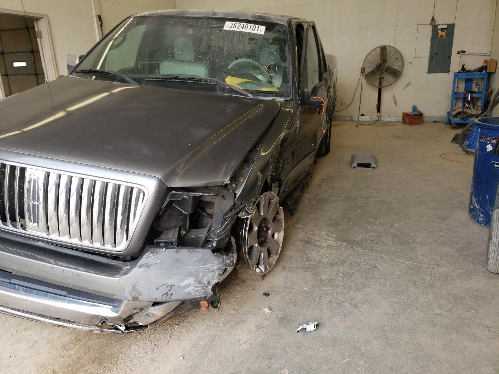 Photo 10 from auction – 2006 LINCOLN MARK LT with VIN 5LTPW16516FJ07602