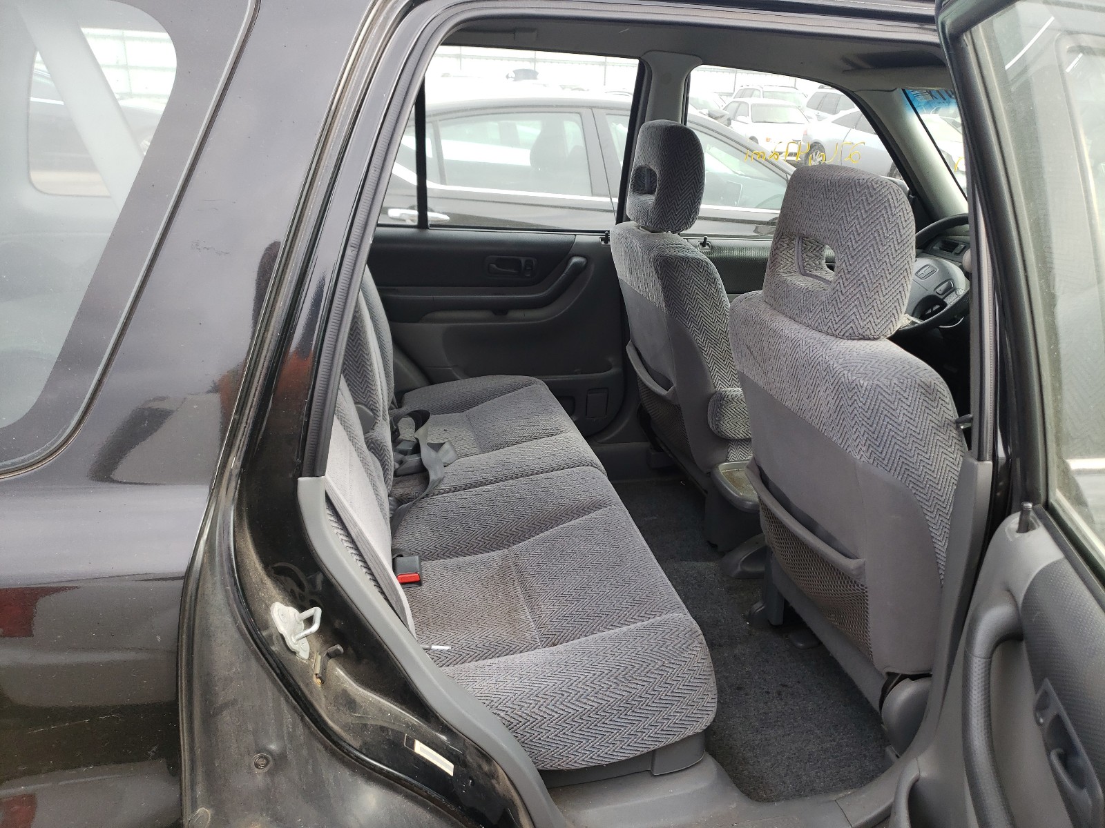 Photo 6 from auction – 1997 HONDA CR-V LX with VIN JHLRD1856VC029075