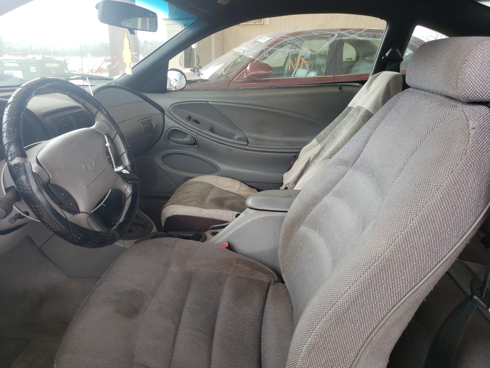 Photo 5 from auction – 1998 FORD MUSTANG with VIN 1FAFP4046WF189054