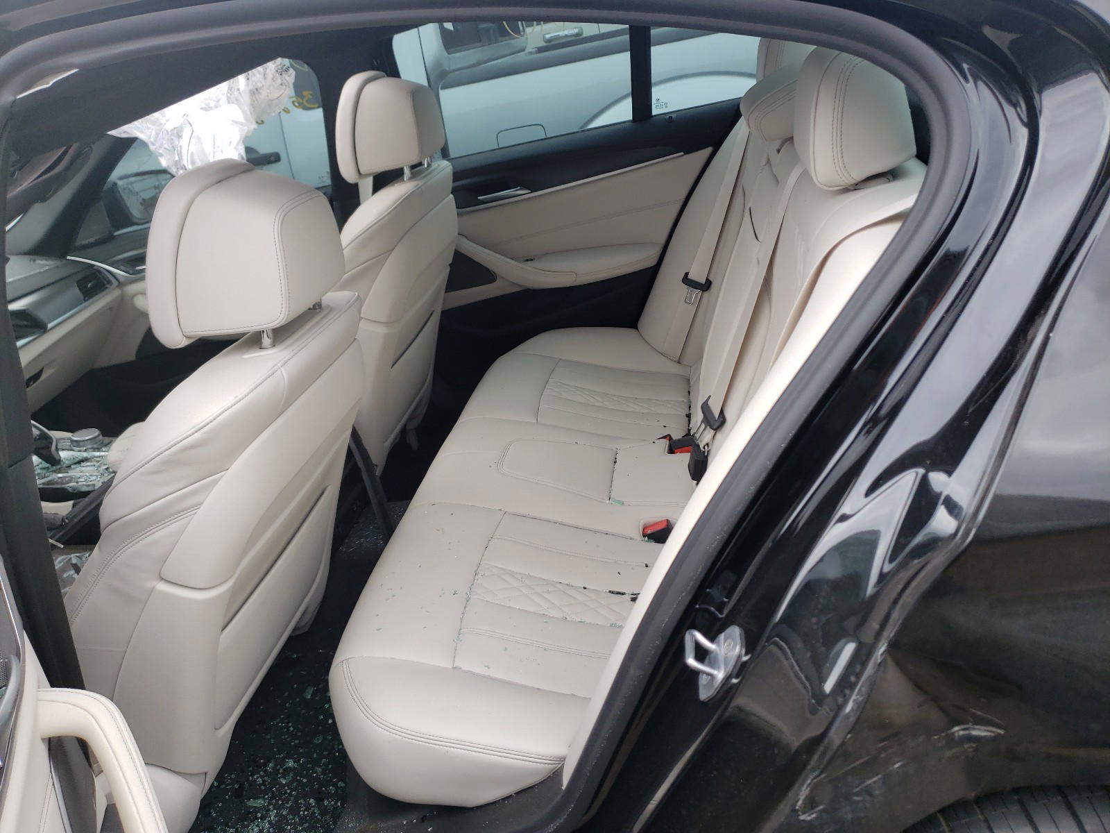 Photo 6 from auction – 2021 BMW M550XI with VIN WBA13BK01MCF08261